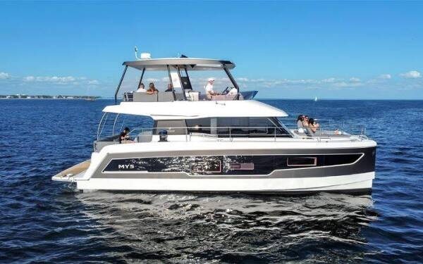 Fountaine Pajot MY5 - Yacht Charter Caribbean